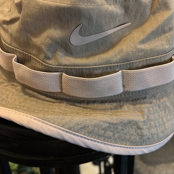 Nike bucket hat - Picture 3 of 3